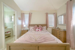 Attractive 3-Bedroom Home - Harbour Breeze